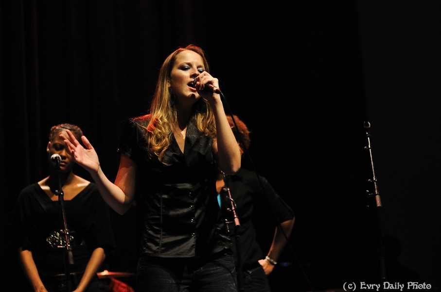 Evry Daily Photo - Telethon Evry 2010 - Concert Evry University Gospel - large - 5243444081.jpg